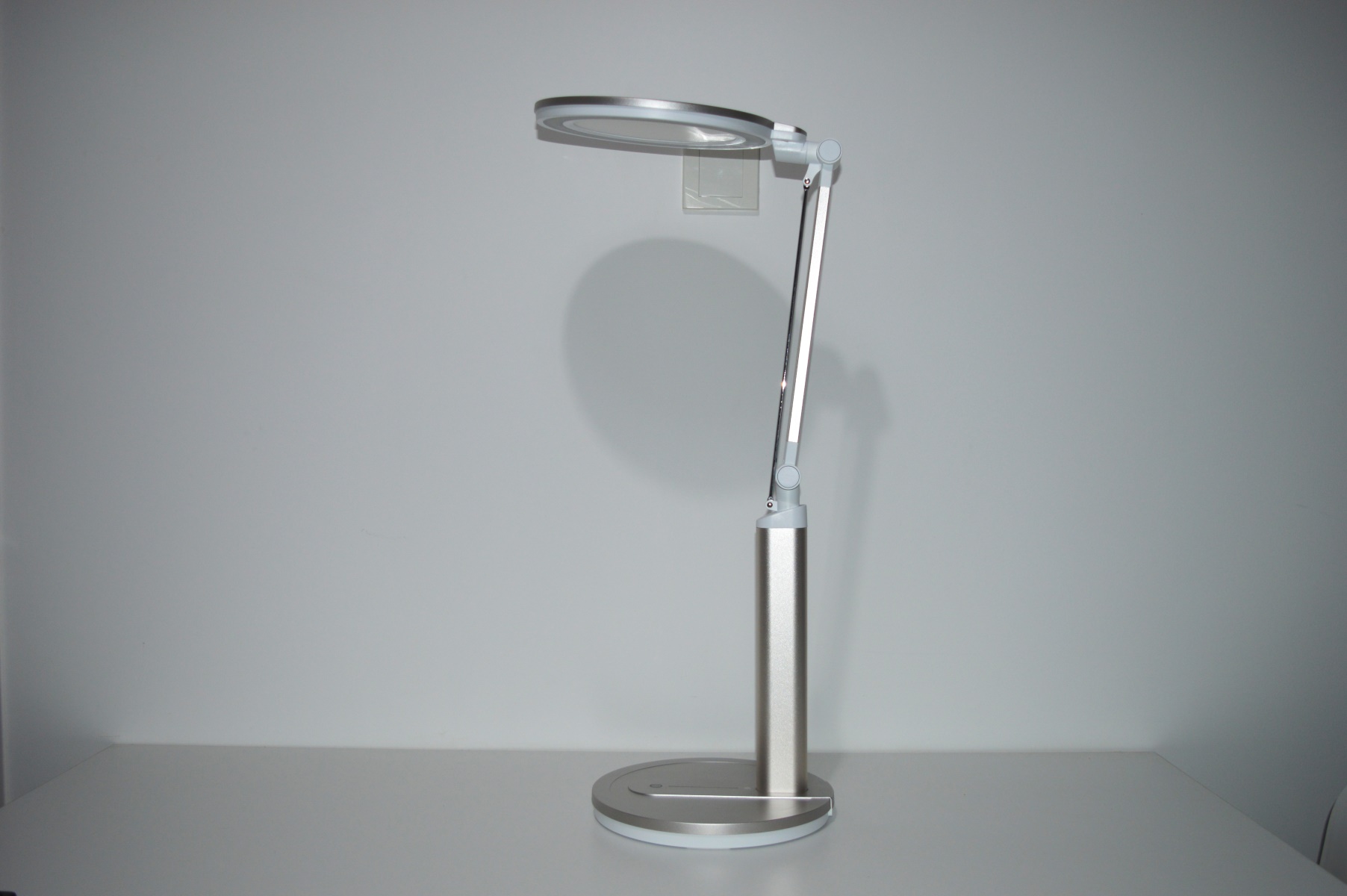 孩视宝柔和自然光护眼台灯,护眼儿童台灯图片大全