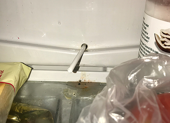 冰箱冷藏室有积水从哪来的？该怎么办？