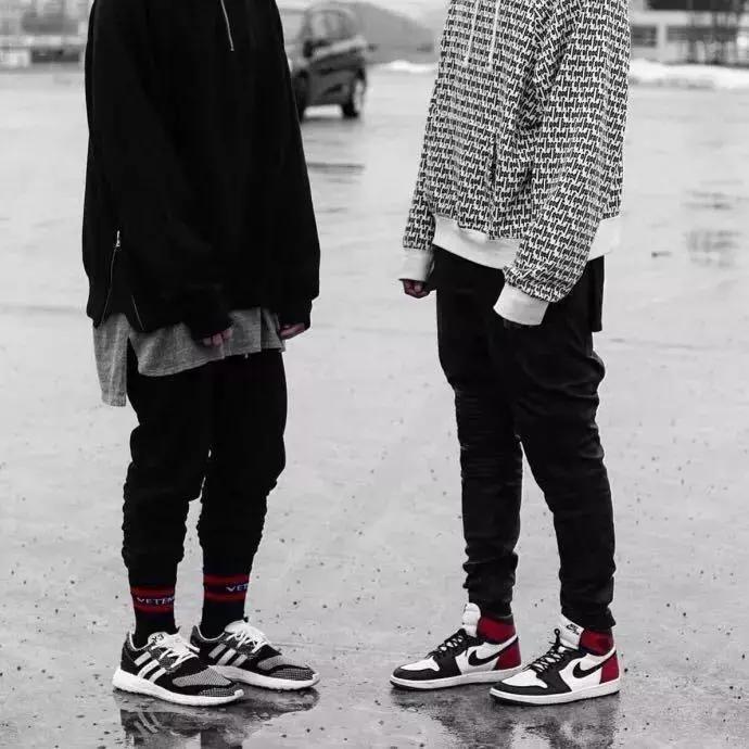 aj穿搭牛仔裤高街,aj配宽松牛仔裤好看吗