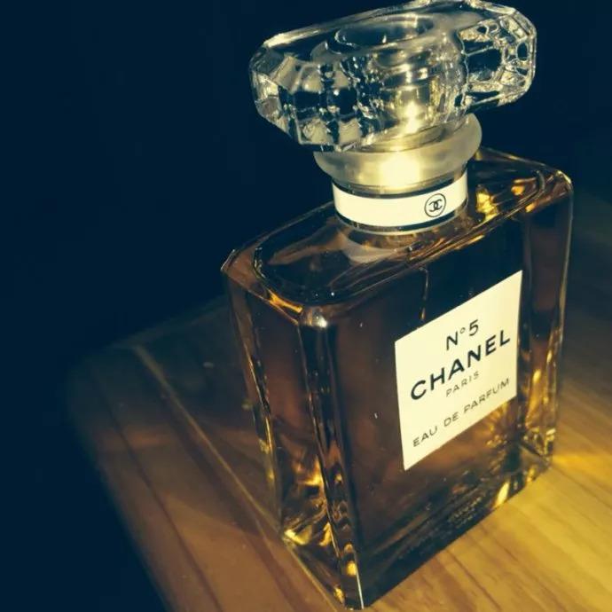 梦露代言香奈儿5号香水,香水的秘密全集