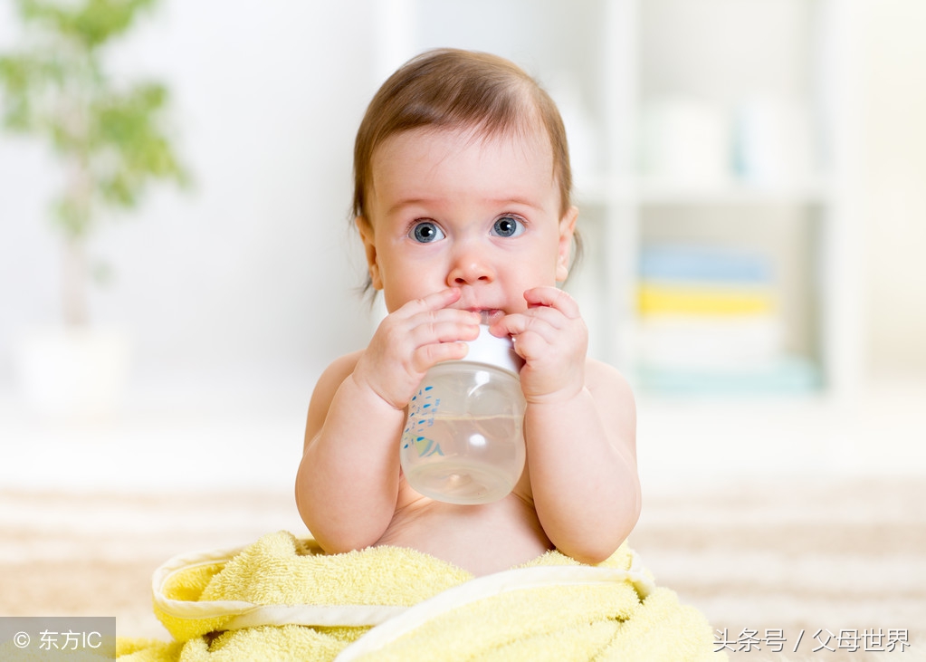 宝宝不爱喝水还可以喝什么代替水,宝宝喝水不能一直用奶瓶