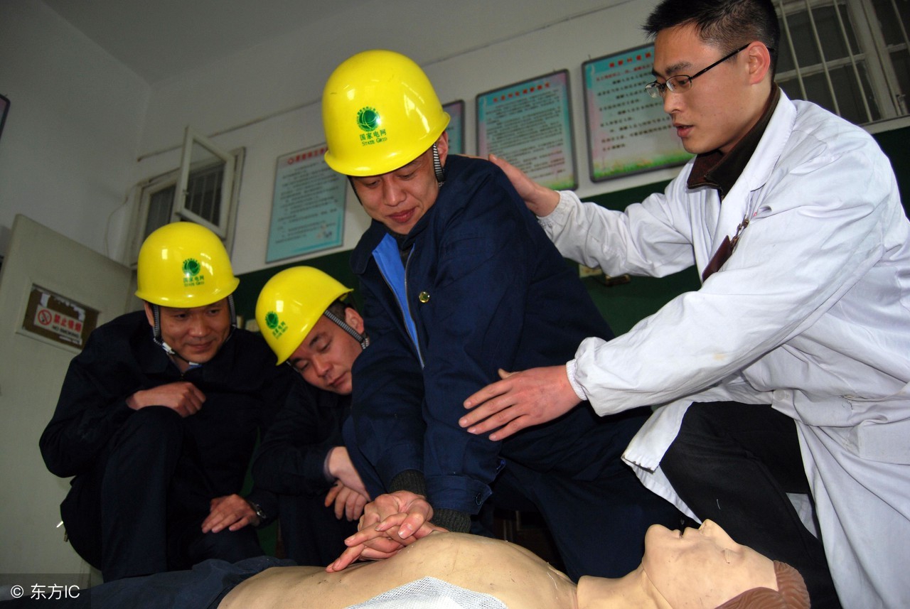 发生触电事故首先采取的措施是,发生触电时正确处理流程