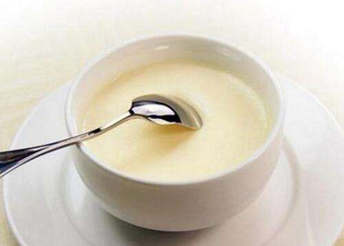 婴幼儿牛初乳成人可以喝,为什么牛初乳婴幼儿不能吃