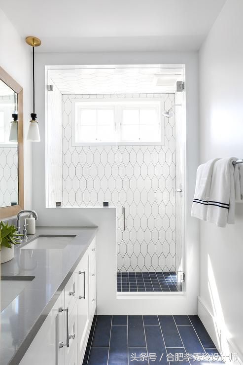 小户型奇葩淋浴间设计,淋浴房碰到大落地窗怎么设计