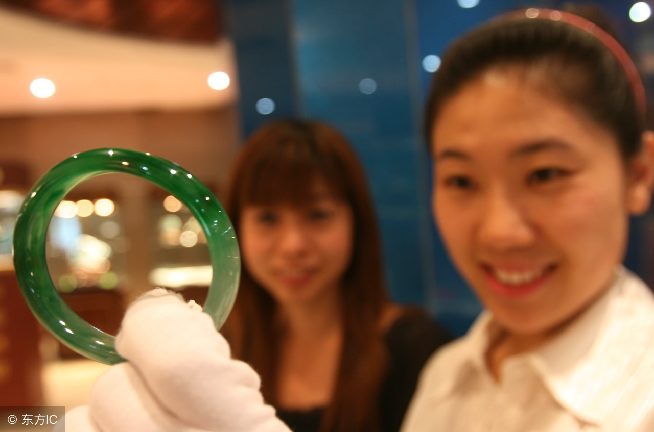 出去旅游千万别买东西,去景区买翡翠注意事项