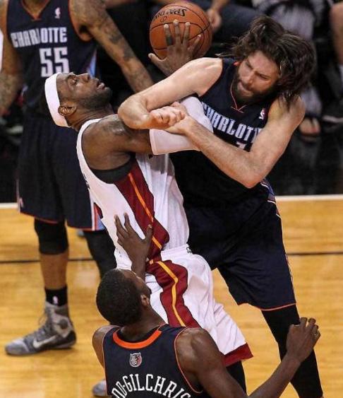 nba球员背打詹姆斯集锦,盘点nba球员的奇葩防守瞬间