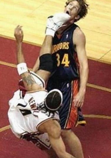 nba球员背打詹姆斯集锦,盘点nba球员的奇葩防守瞬间