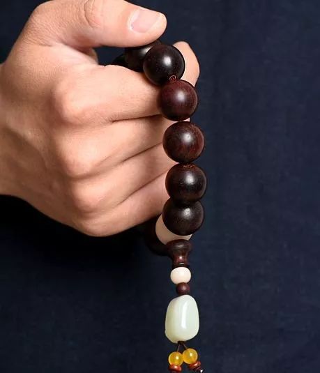 鎵嬩覆鏂囩帺鍗佸ぇ楠楀眬,鏂囩帺鎵嬩覆灞炰簬浣涙暀杩樻槸閬撴暀