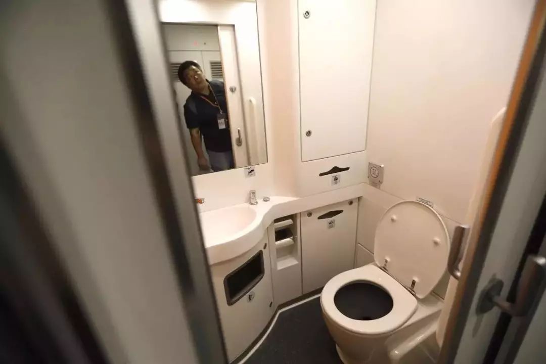 广深港高铁开通香港段,广深港高铁动感号穿过福田