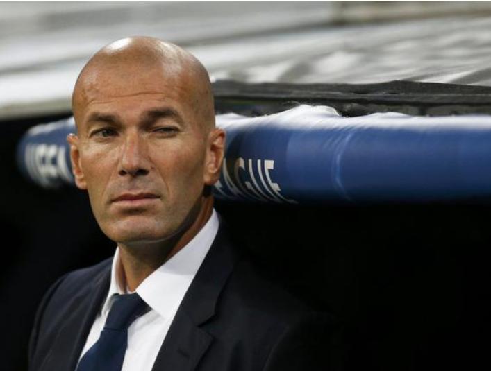 足球哪个位置退役适合当教练,足球运动员退役后做什么