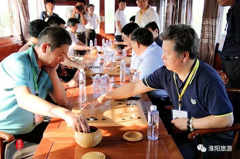 河南省政协副主席李英杰亲临淮阳“荷花杯”围棋棋王赛观战