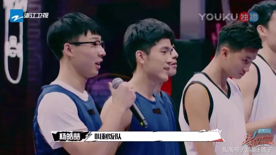 为什么李易峰话题度那么高,李易峰和粉丝相爱相杀的瞬间