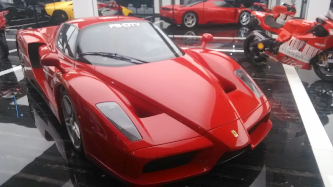 绝色超跑倾城“红”颜