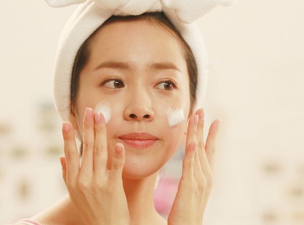 脸部黑头严重还掉皮怎么办,脸部有一个黑头去不干净什么原因