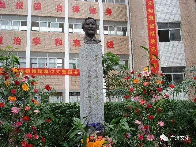 鄂东名校梅川高中的超人楼