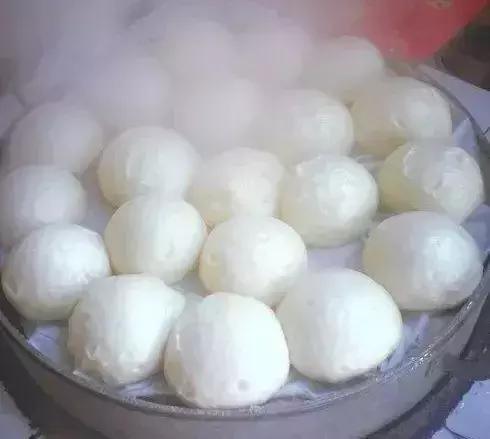 馒头用水泡了碎了怎么回事,馒头泡水能溶解吗