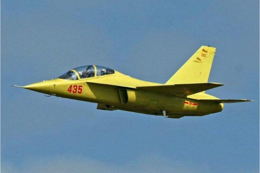 欣喜若狂！世界唯一的双发高教机批量交付，中国终结束奢侈教学