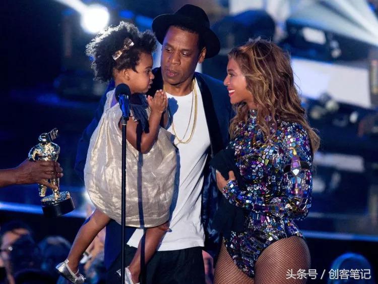 她是全球收入最高的名人，资产超过了24亿，看她如何赚钱和花钱