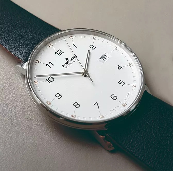 自从戴了这款表，女友总是拉着我的手不放