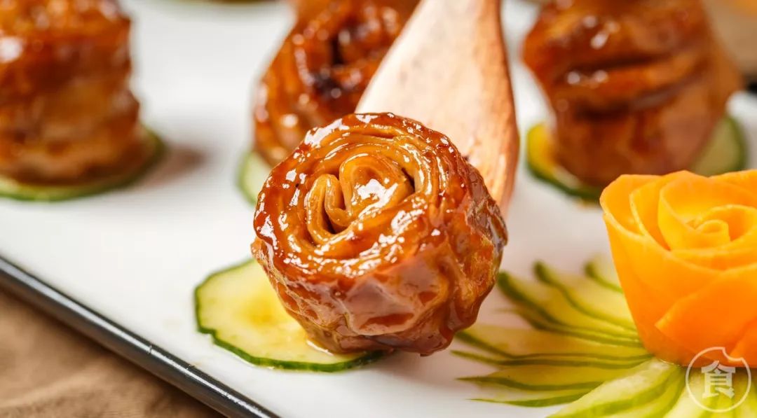 酸嫩滑的窑鸡,皮脆肉嫩爆汁烧鸡出炉