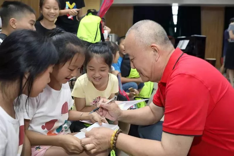 深圳有座神秘大钟楼曾是“亚洲第一钟”！它欢迎他们光临……