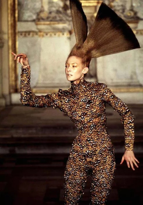 alexandermcqueen代表作品,alexandermcqueen是高定吗