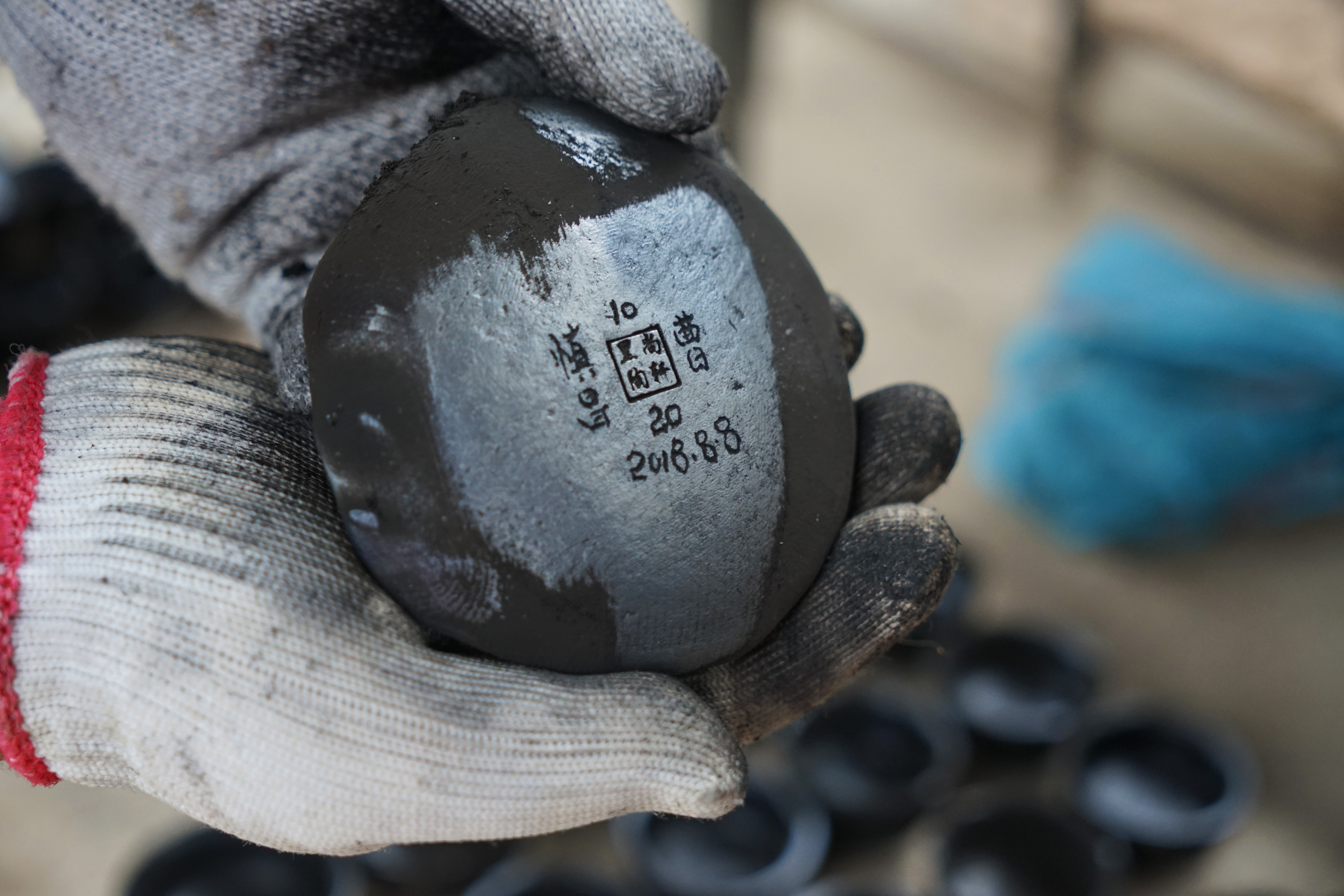 黑陶的前世今生：5000年古文明技艺把泥土炼成“黑金”