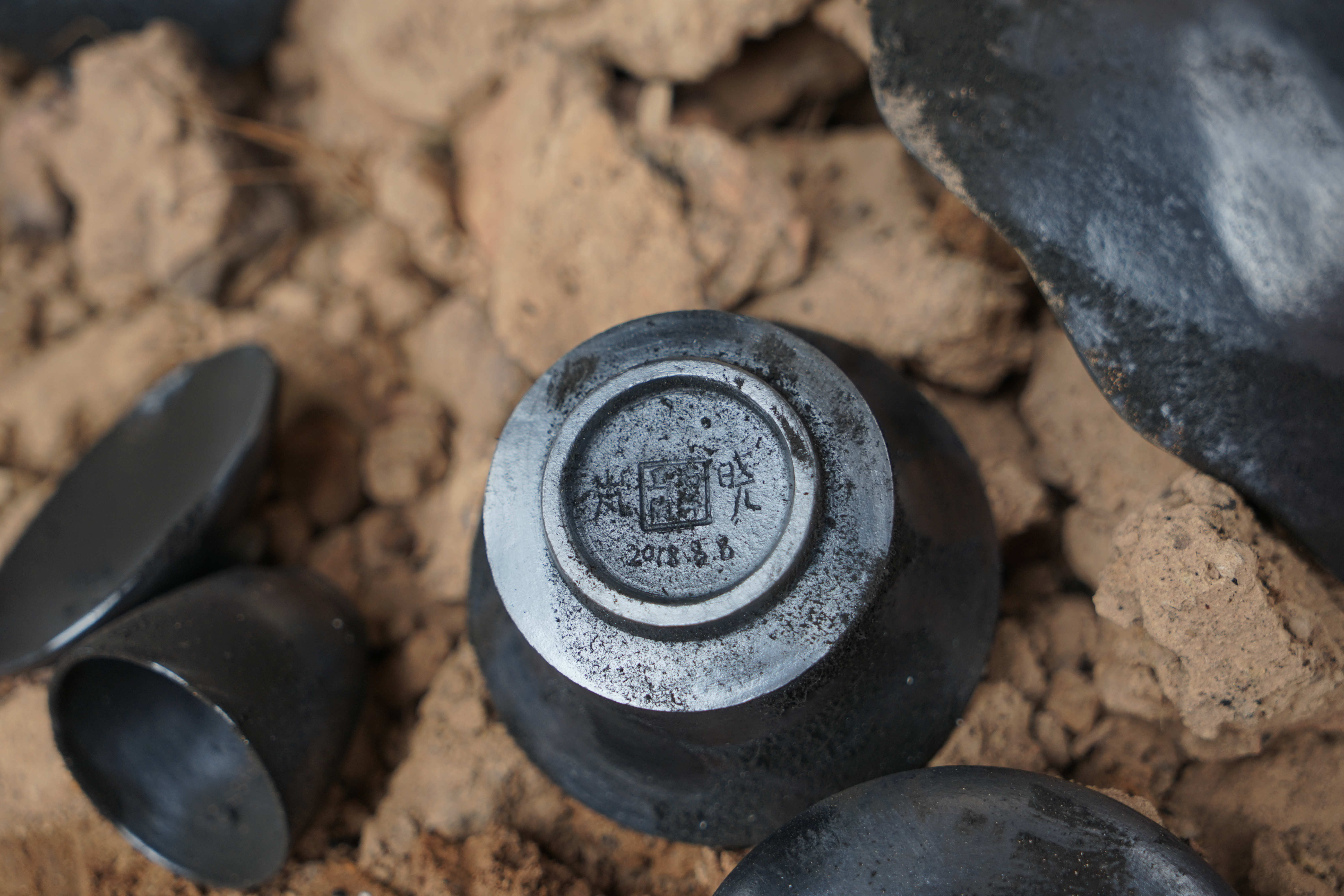 黑陶的前世今生：5000年古文明技艺把泥土炼成“黑金”