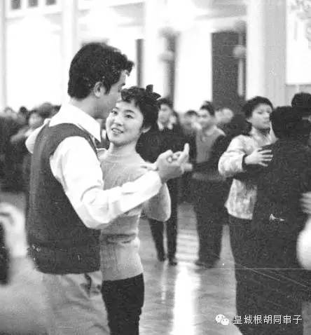 交际舞为啥会出事,交际舞为什么影响家庭