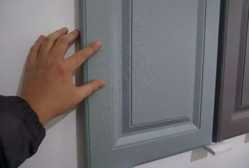 橱柜柜体颜色难看怎么补救,橱柜柜体柜门颜色不一致