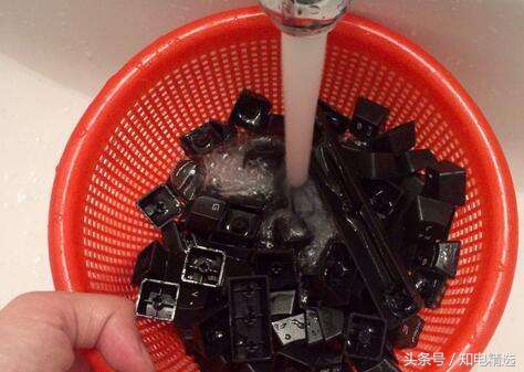 酒精清洗键盘会伤害键盘吗,机械键盘里面怎么清洗