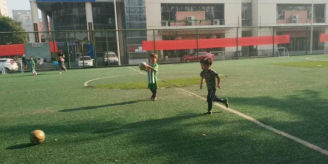 怎么像梅西一样高空停球,你想和梅西踢足球吗