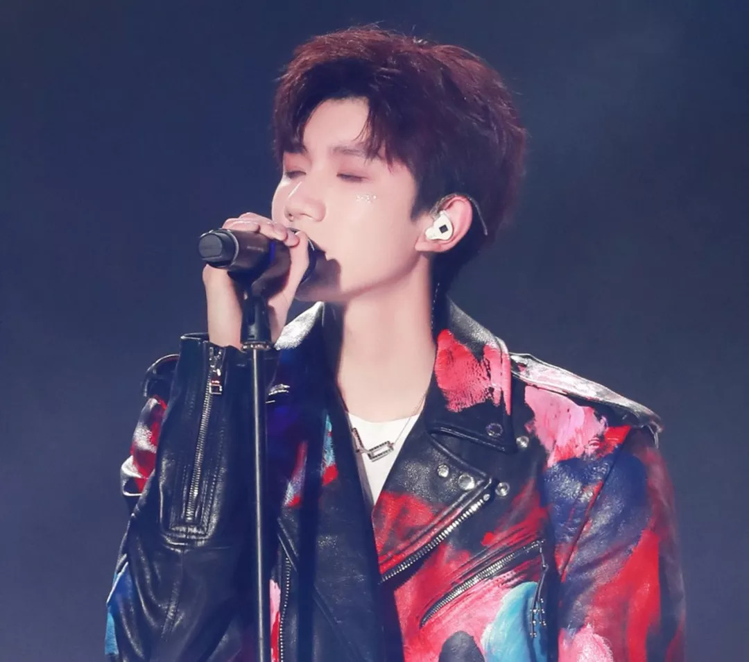 没想到美妆圈老阿姨的我连鹿晗王一博都拼不过（摊手）｜八公举