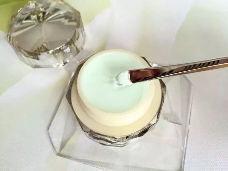 十大不建议购买的眼霜,8款平价到贵妇眼霜真人测评