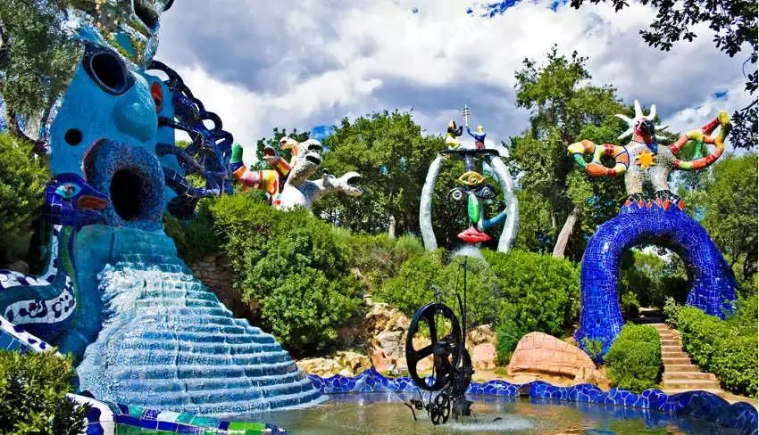 亚洲首展！开枪射画肉上绣花……这场叫“她”的展览，见识女性的力量