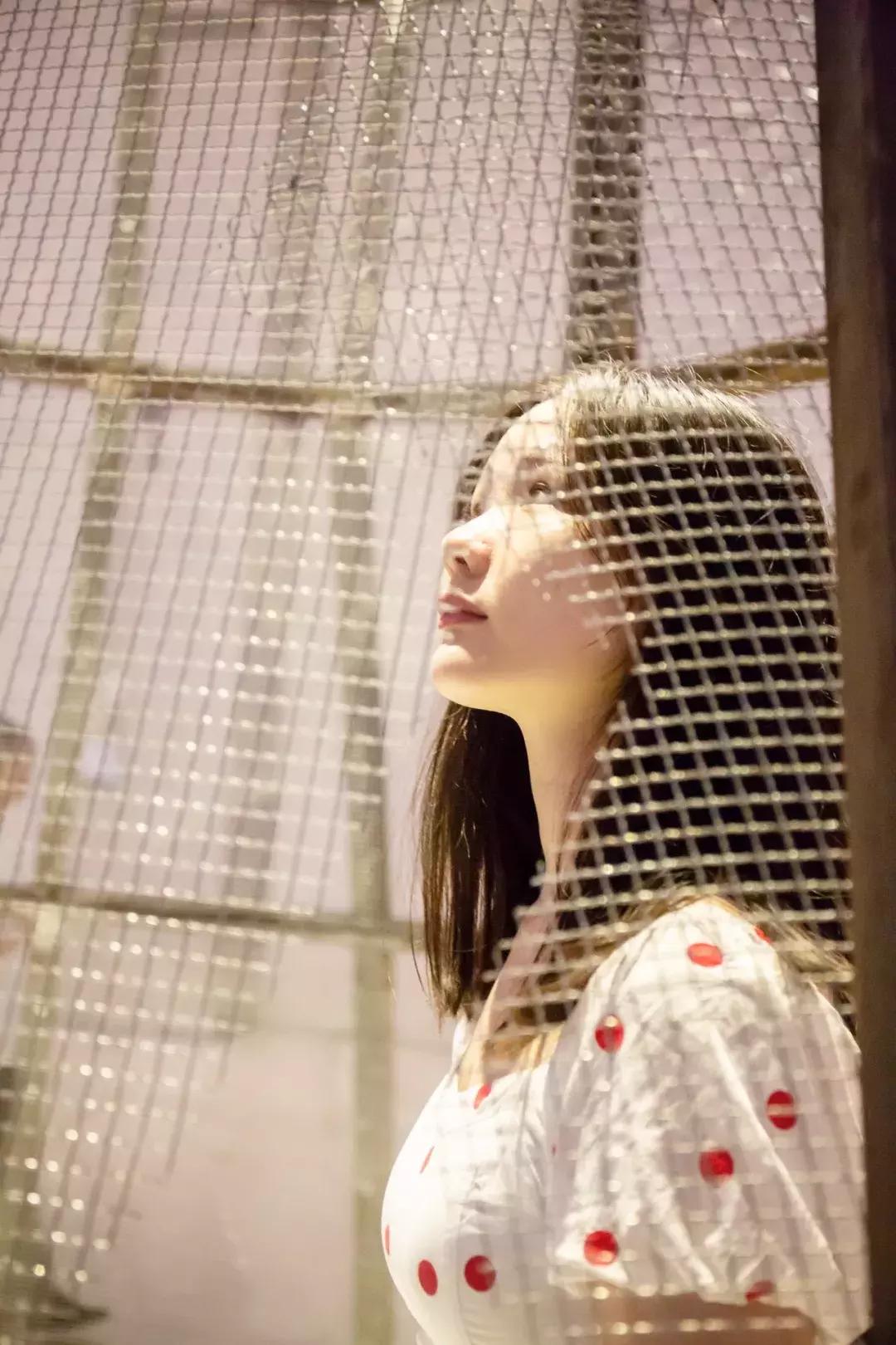 亚洲首展！开枪射画肉上绣花……这场叫“她”的展览，见识女性的力量