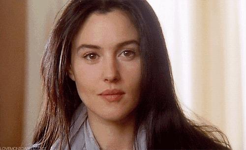 她是全球公认的最性感女神，“裸露”却不情色的人间*物尤**！