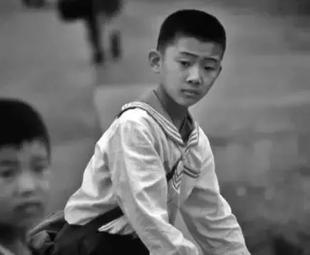 还记得这部童年追过的电视剧吗,90后小时候穿过的套装