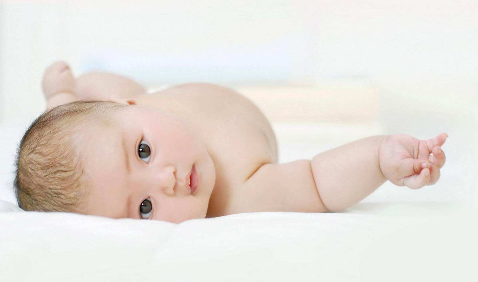 怎样做宝宝定型枕,怎么制作定型枕头防止宝宝睡扁头