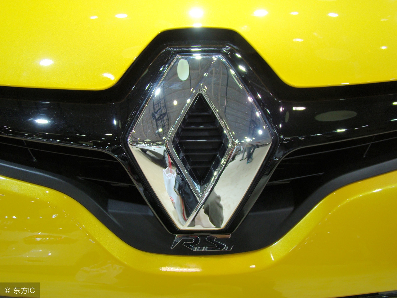 13年迈腾1.8t豪华版现在值得买吗,17年迈腾1.8t豪华版二手车多少钱