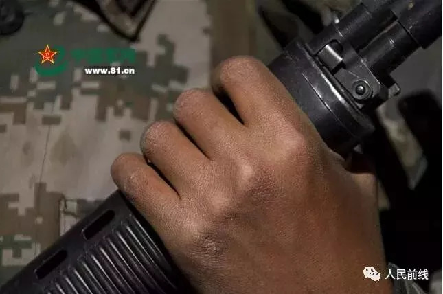 西藏墨脱军人的照片,西藏军人真实照片