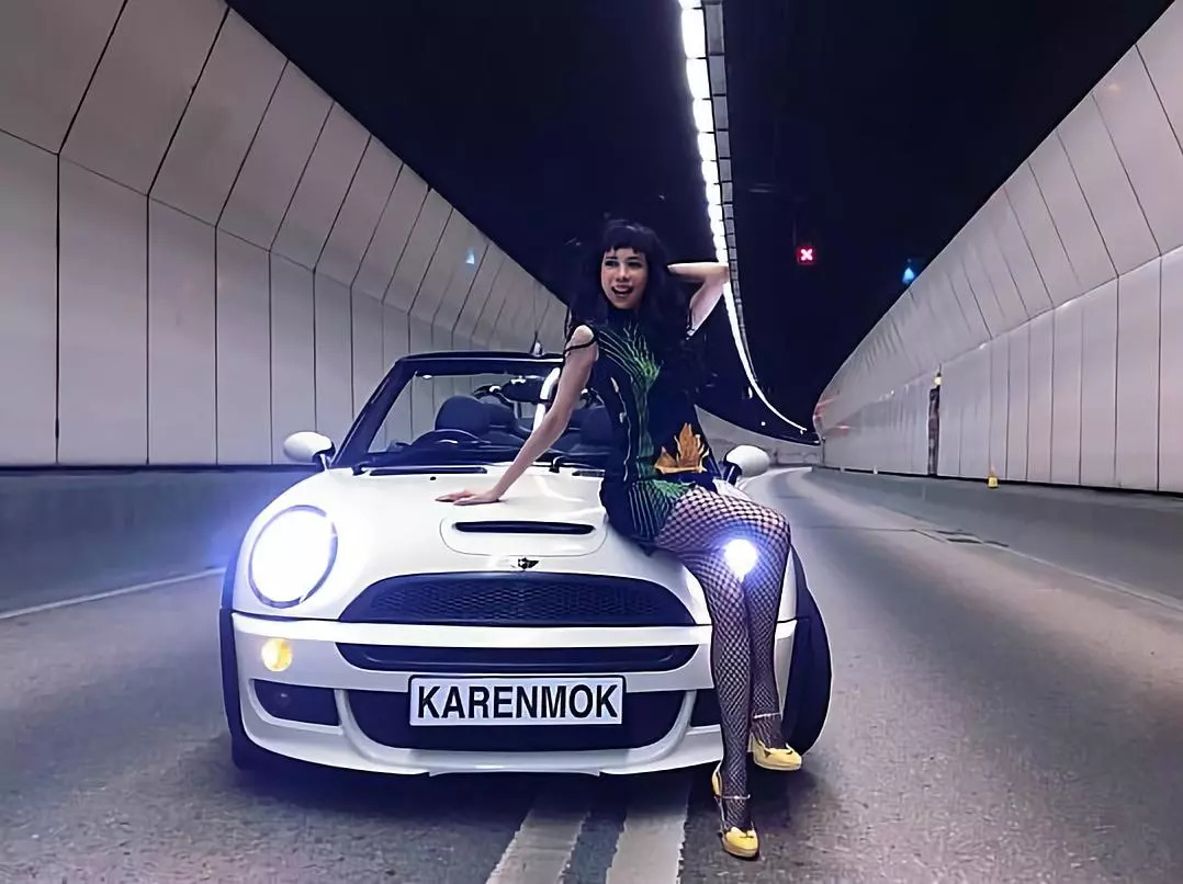 全裸拍写真，还撩倒过周星驰，48岁的她性感炸了！