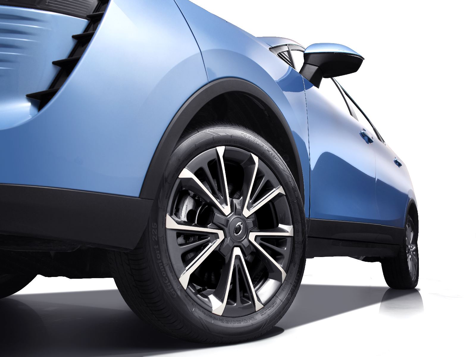 掀背式车顶，360公里纯电续航，这款纯电车卖8.98万起