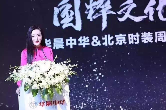 时尚与艺术的碰撞,时尚与艺术的美丽碰撞