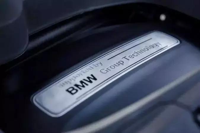 时尚与艺术的碰撞,时尚与艺术的美丽碰撞