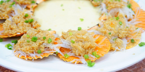 三亚火车头万人海鲜广场最新视频,三亚第一海鲜市场夜市攻略