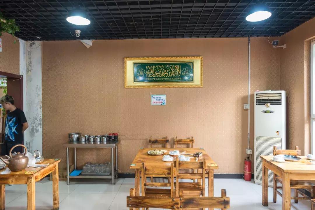 3斤半鸡肉做锅底！天津真理道这家接地气老店，烤串更是有名气！