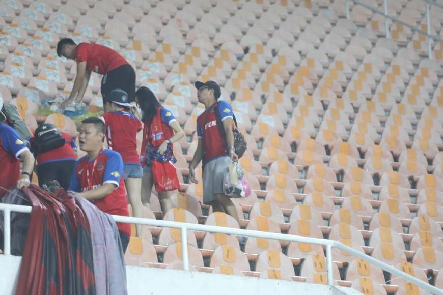 广州恒大赛后球迷震撼助威,广州恒大球迷赛后助威