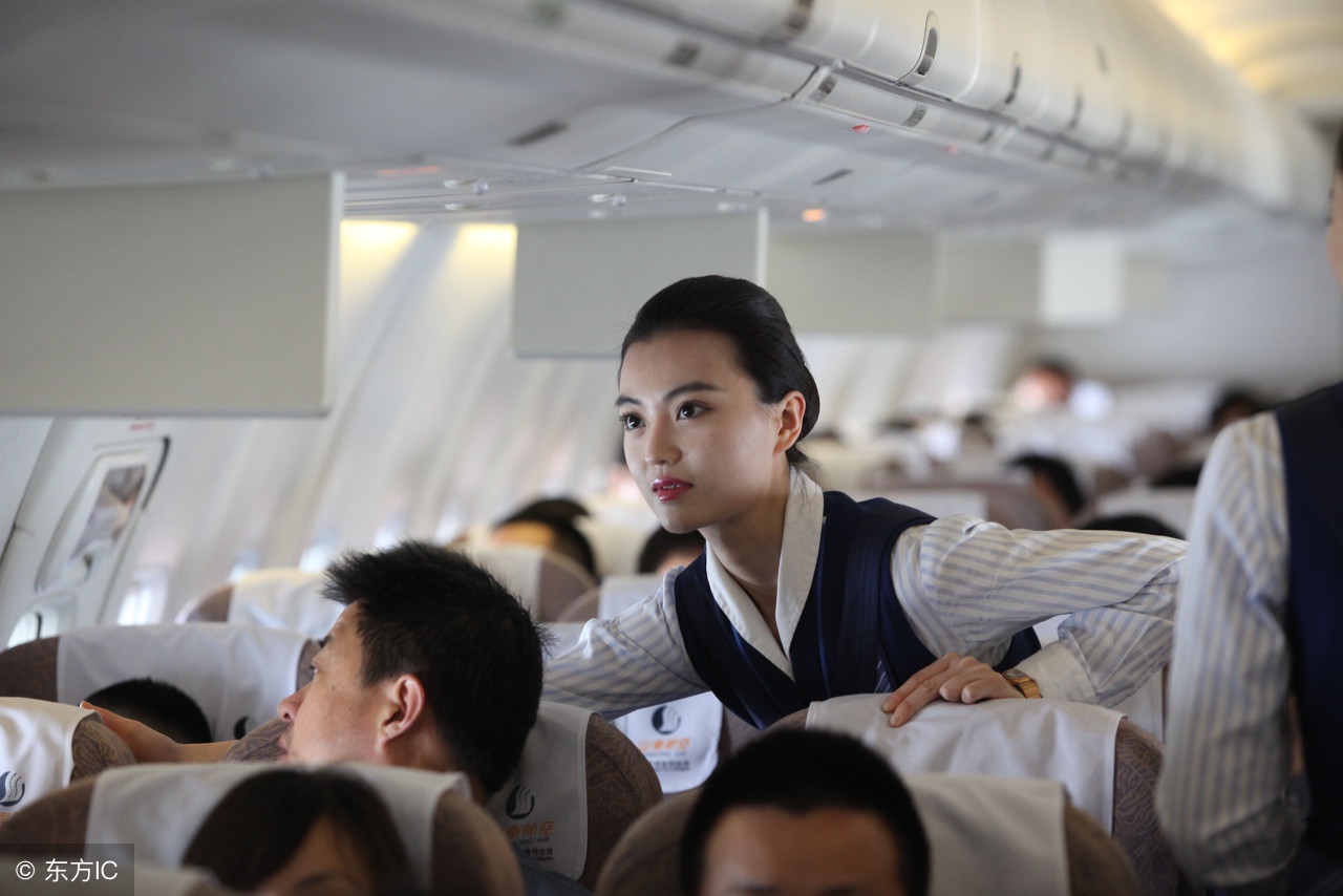 月薪2万空姐,月薪两万的空姐