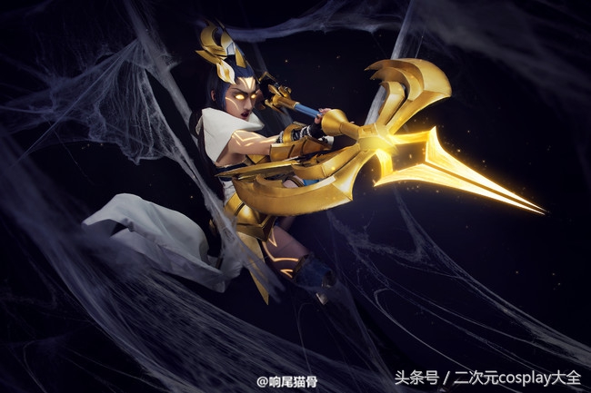 薇恩猪年限定cos,薇恩cos光明哨兵